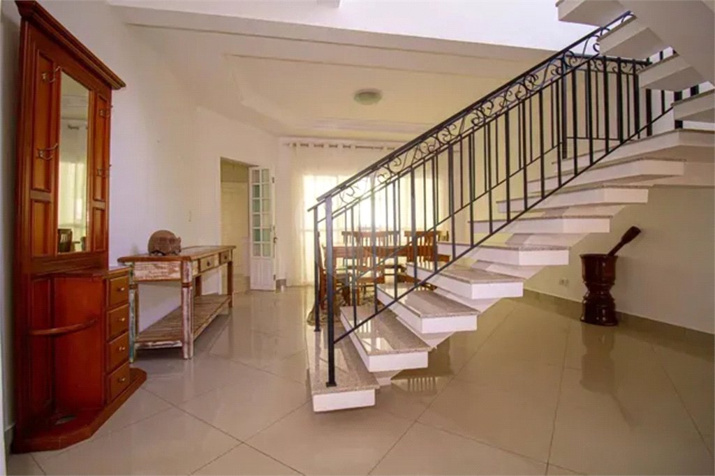 Casa à venda com 4 quartos, sendo 3 suítes,  no condomínio Altos da Serra Vi, São José dos Campos - SP