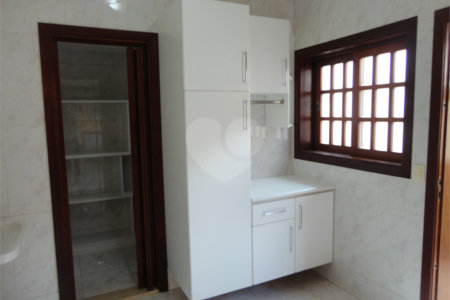 Casa à venda com 3 quartos, sendo 1 suíte, em Santa Marina, Valinhos, SP