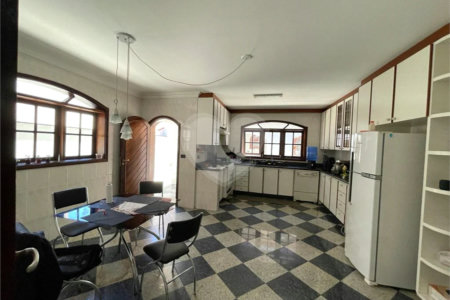 Casa à venda com 6 quartos, sendo 1 suíte, no condomínio Granja Olga I, Sorocaba - SP