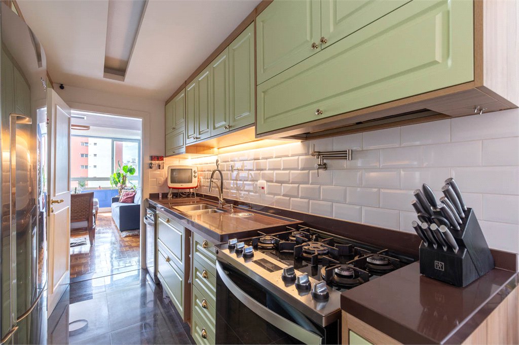 Apartamento à venda com 3 quartos, sendo 1 suíte, em Jardim Paulista, São Paulo, SP