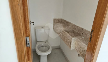 Sobrado à venda com 3 quartos, sendo 1 suíte,  em Vila Romero, São Paulo, SP