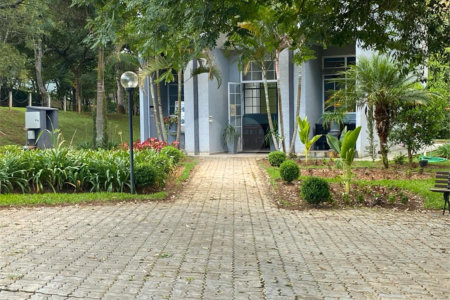 Casa à venda com 4 quartos, sendo 3 suítes,  no condomínio Jardim das Palmeiras, Bragança Paulista - SP