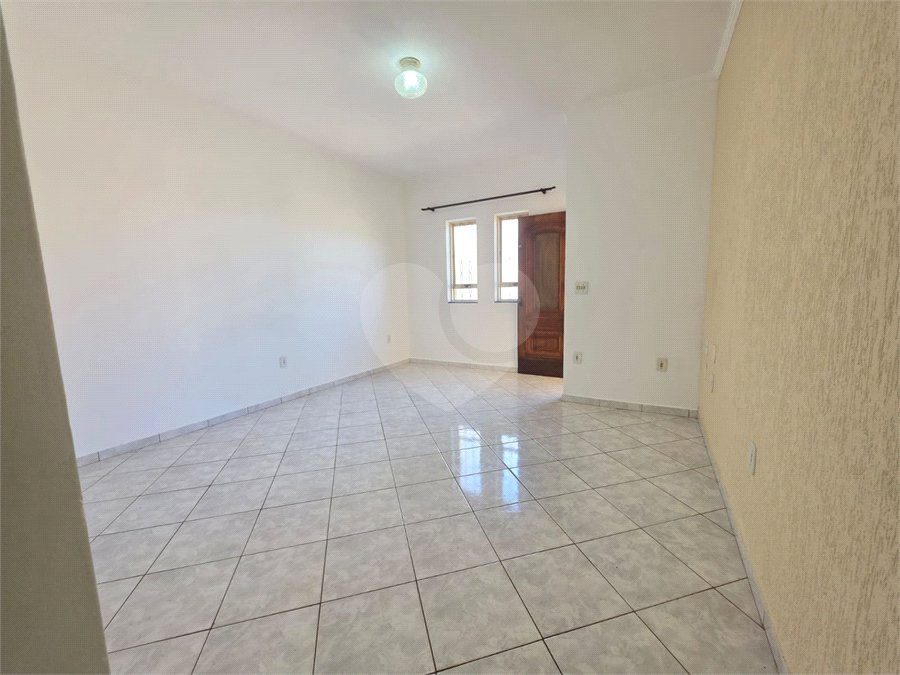 Casa à venda com 3 quartos, sendo 2 suítes, em Jardim Santo Antônio, Valinhos, SP