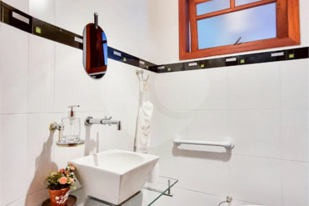 Casa à venda com 4 quartos, sendo 3 suítes, no condomínio Morada da Serra, São José dos Campos - SP