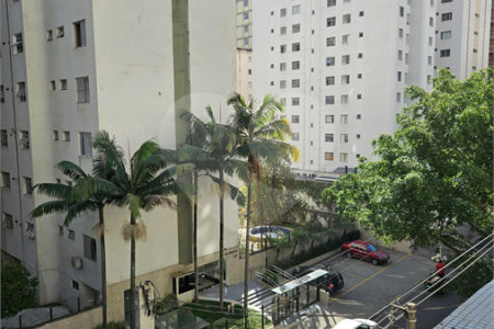 Apartamento à venda com 3 quartos, sendo 1 suíte,  em Itaim Bibi, São Paulo, SP