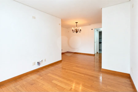 Apartamento à venda com 3 quartos, sendo 1 suíte, em Jardim das Acácias, São Paulo, SP
