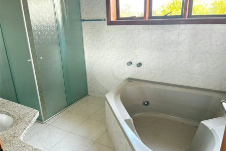 Sobrado para alugar com 4 quartos, sendo 2 suítes,  no Centro, Três Lagoas, MS