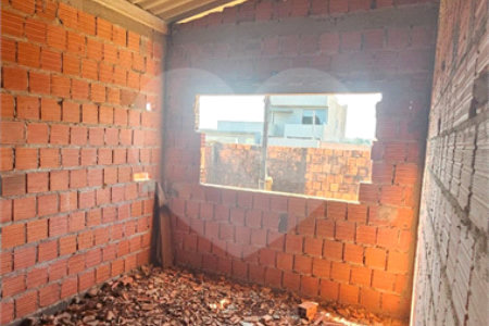 Casa à venda com 3 quartos, sendo 1 suíte, em Vila Áurea, Ponta Porã, MS