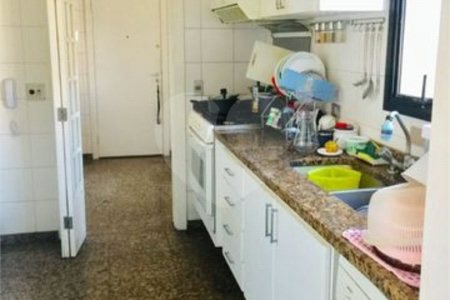 Apartamento à venda com 4 quartos, sendo 2 suítes,  em Aclimação, São Paulo, SP