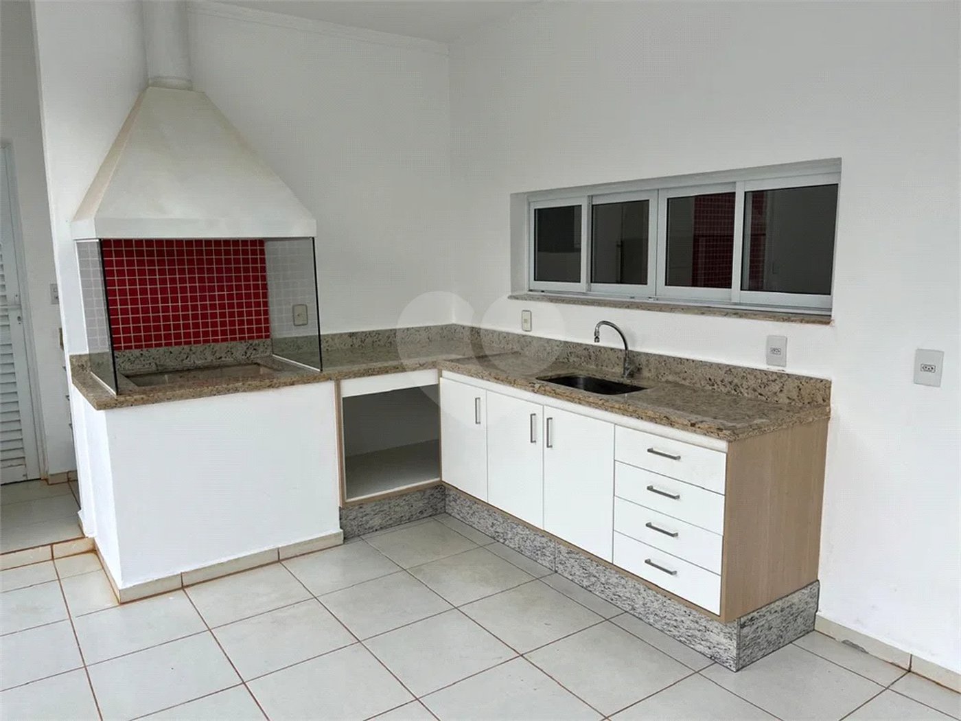 Casa para alugar com 3 suítes no condomínio Figueira Garden, Atibaia - SP