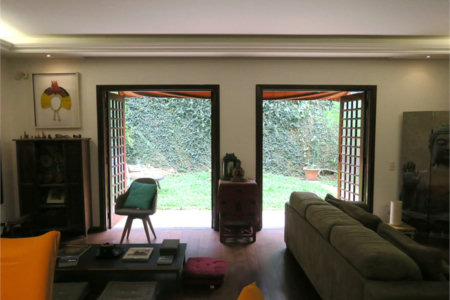 Casa à venda com 4 quartos, sendo 2 suítes, no condomínio Vila das Flores, São Paulo - SP