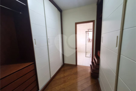 Sobrado à venda ou para alugar com 5 quartos, sendo 4 suítes,  em City América, São Paulo, SP