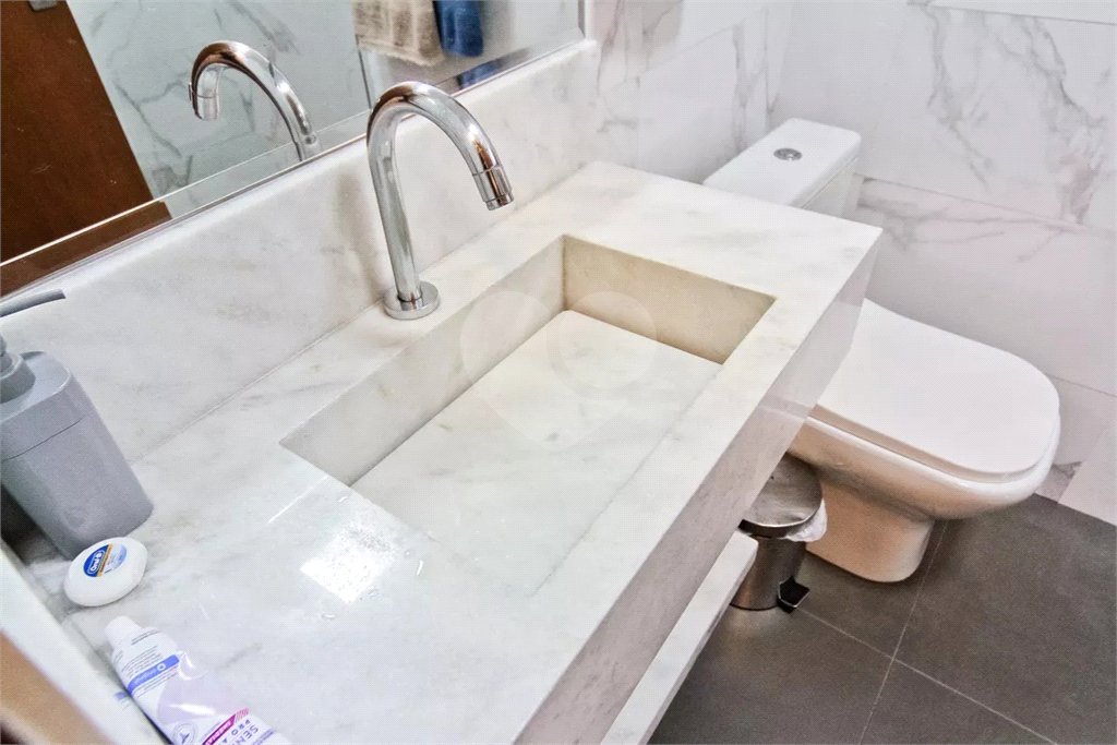 Sobrado à venda com 2 quartos, sendo 1 suíte, em Vila dos Remédios, São Paulo, SP