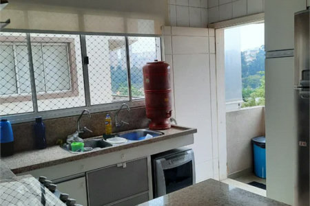 Sobrado à venda com 3 quartos, sendo 1 suíte,  em Jardim Ester, São Paulo, SP