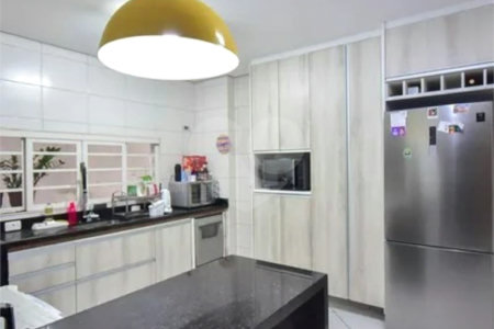 Sobrado à venda com 3 quartos, sendo 1 suíte, em Vila Morse, São Paulo, SP