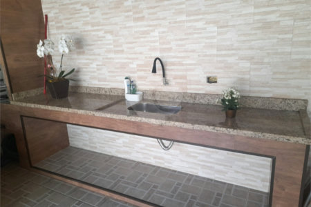 Sobrado à venda com 3 quartos, sendo 1 suíte,  em Jardim Santa Rita de Cássia, Suzano, SP
