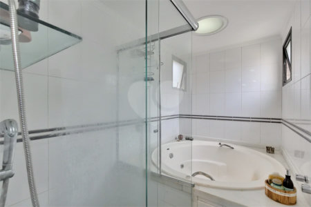 Apartamento à venda com 3 quartos, sendo 2 suítes, em Alto da Boa Vista, São Paulo, SP