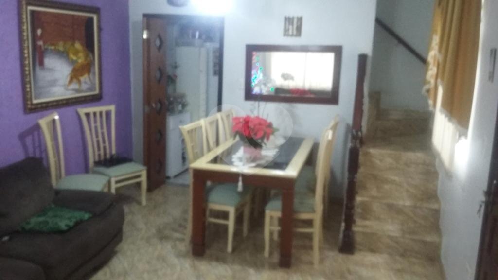 Casa à venda com 2 quartos, sendo 1 suíte, no condomínio Travessa Carmem Lúcia Carneiro,88, São Paulo - SP