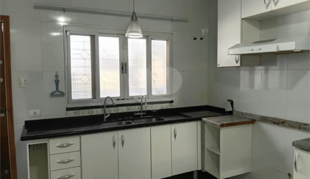 Casa à venda com 3 suítes em Vila Mike, São Roque, SP
