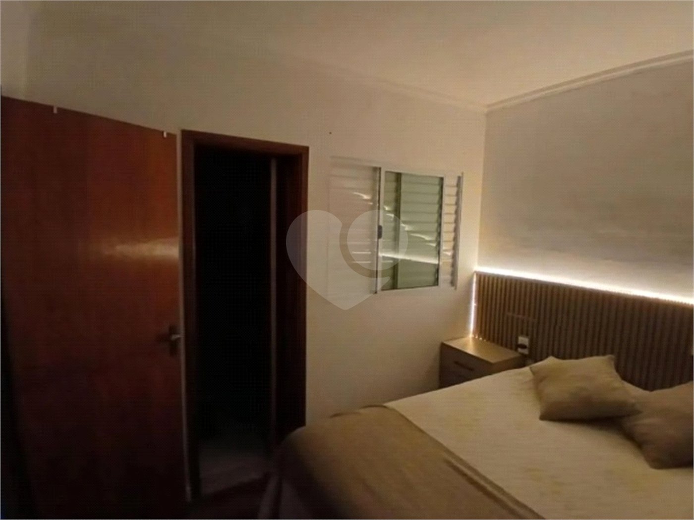 Casa à venda com 3 quartos, sendo 1 suíte, no condomínio Residencial Doutor Emanuel Dias, São Paulo - SP
