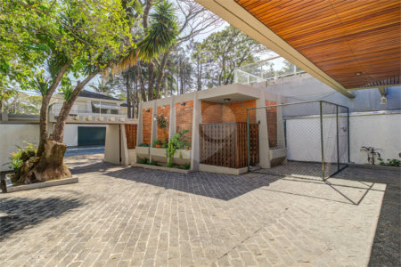 Casa à venda com 5 quartos, sendo 3 suítes, em Alto da Boa Vista, São Paulo, SP