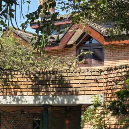Casa à venda com 4 quartos, sendo 2 suítes, em Cidade São Francisco, São Paulo, SP