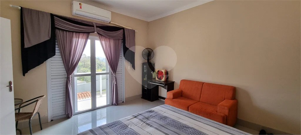 Casa à venda com 3 quartos, sendo 1 suíte, no condomínio Chácaras do Lago, Vinhedo - SP