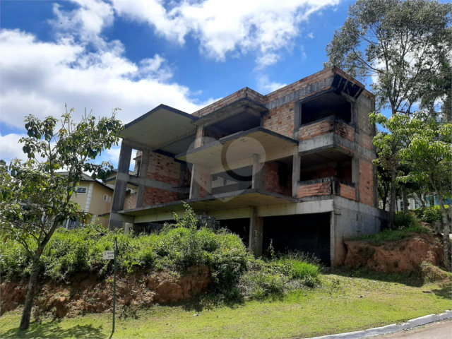 Sobrado à venda com 4 suítes em Roseira, Mairiporã, SP