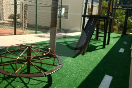 Apartamento no Condomínio Parque Alamo.