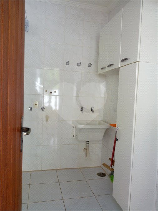 Casa em condomínio para alugar com 3 quartos, sendo 1 suíte, em Vila Petrópolis, Atibaia, SP
