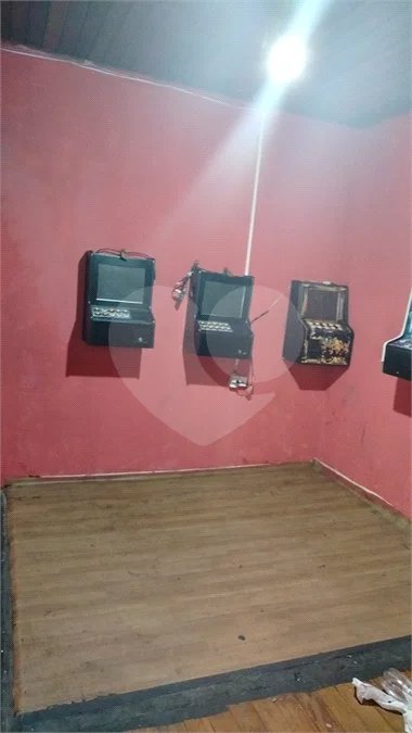 Casa à venda com 3 quartos, sendo 1 suíte,  em Bom Retiro, São Paulo, SP