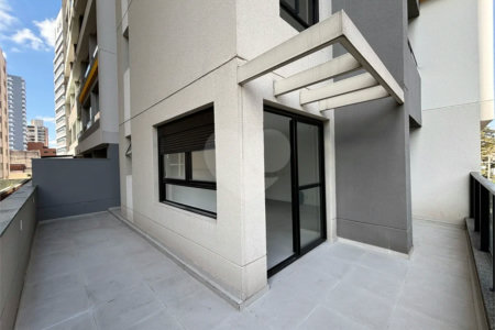 Apartamento aconchegante com terraço e sacada