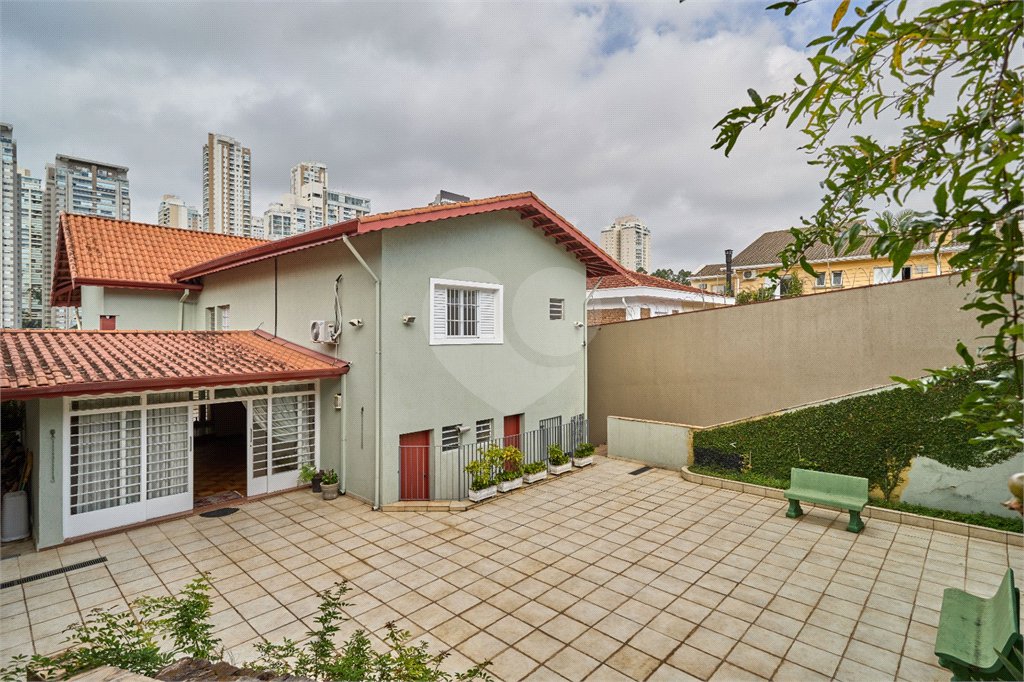 Sobrado à venda com 4 quartos, sendo 1 suíte, em Brooklin Velho, São Paulo, SP