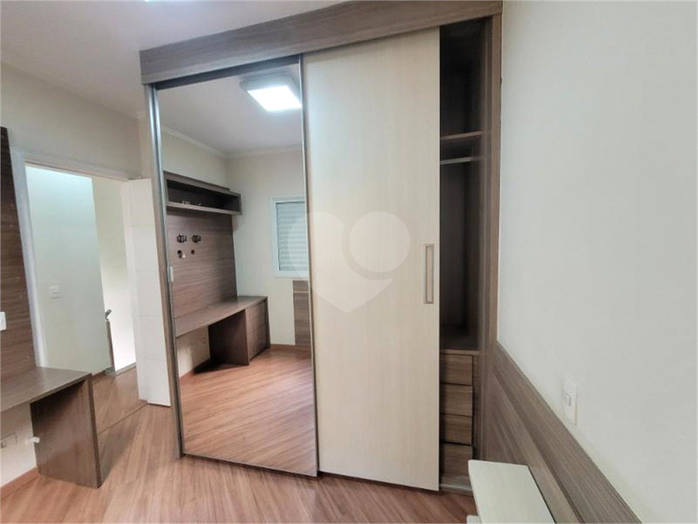 Casa à venda com 3 quartos, sendo 1 suíte,  no condomínio Maximus I, São Paulo - SP