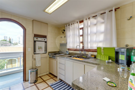 Casa à venda com 3 quartos, sendo 1 suíte, em Alto da Boa Vista, São Paulo, SP
