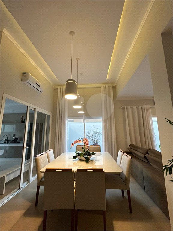 Casa à venda com 3 quartos, sendo 1 suíte, no condomínio Jardim das Acácias, Araraquara - SP