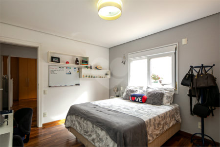 Casa à venda com 5 quartos, sendo 4 suítes, no condomínio Villa de Monterey, São Paulo - SP