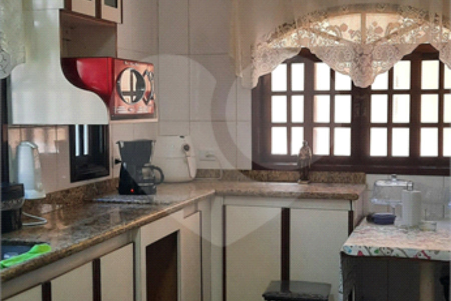 Casa à venda com 4 quartos, sendo 1 suíte, no condomínio Parque Imperial da Cantareira, Mairiporã - SP