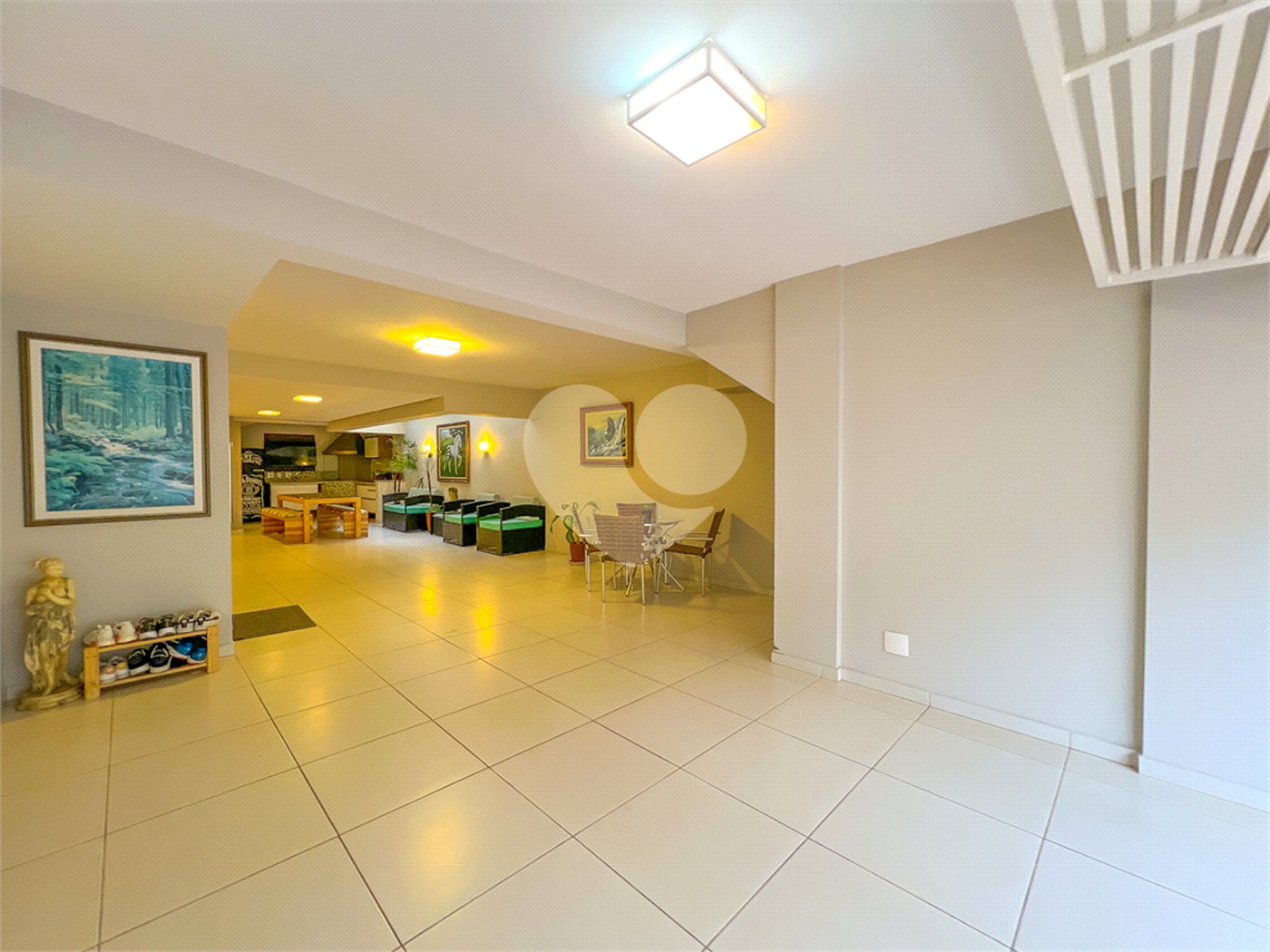Casa à venda com 3 quartos, sendo 2 suítes, no condomínio Floradas da Serra, São Paulo - SP