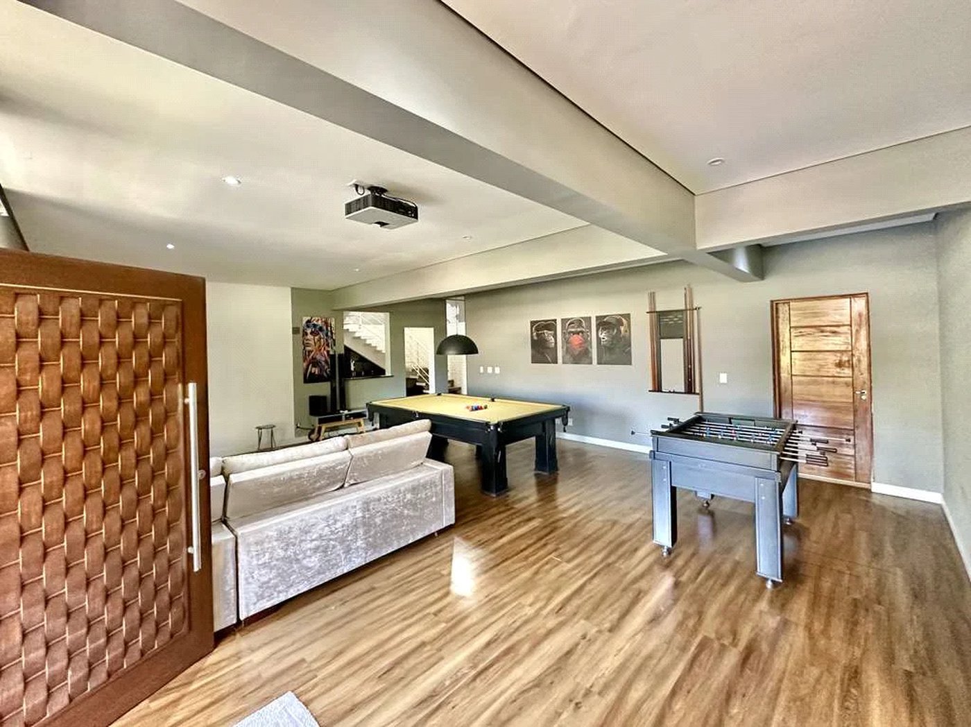 Casa à venda com 4 quartos, sendo 3 suítes,  no condomínio Vilarejo, Carapicuíba - SP