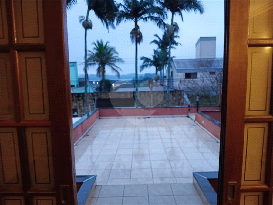 Sobrado à venda com 4 quartos, sendo 1 suíte, em Interlagos, São Paulo, SP