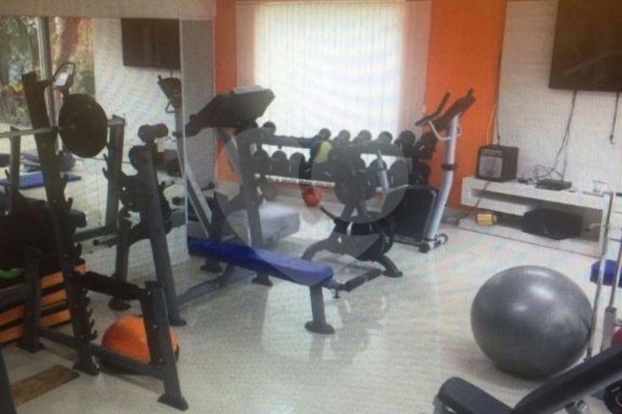 Sobrado à venda com 4 quartos, sendo 2 suítes, em Jaraguá, São Paulo, SP