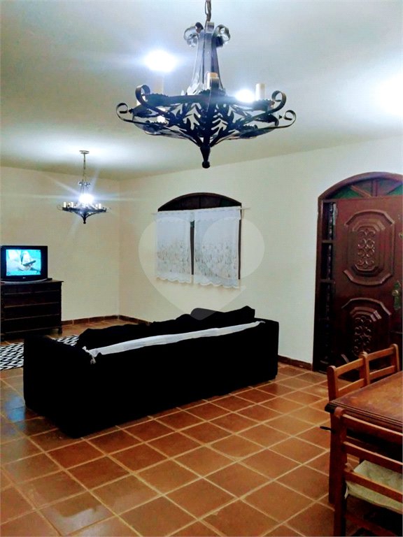 Chácara à venda com 4 quartos em Pirucaia, Mairiporã, SP