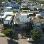 Casa à venda com 4 suítes no condomínio Figueira Gardn, Atibaia - SP