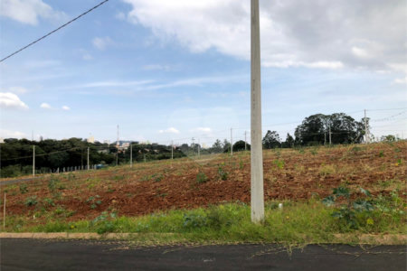 Terreno no Parque dos Pássaros .