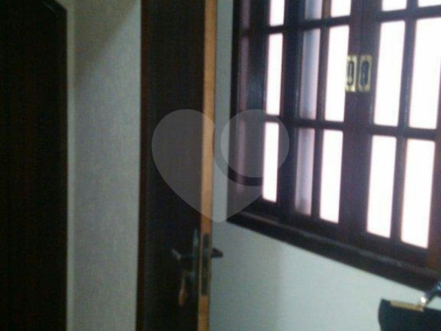 Casa à venda com 3 quartos, sendo 1 suíte,  no condomínio Jardim das Pedras, São Paulo - SP
