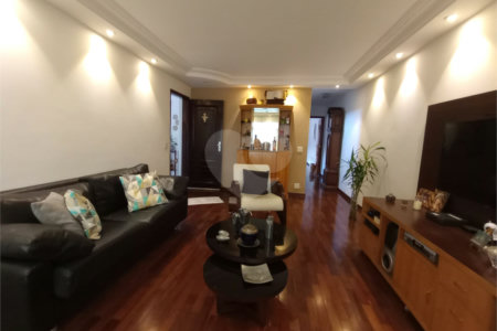 Sobrado à venda com 4 quartos, sendo 1 suíte,  em Jardim Prudência, São Paulo, SP
