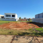Terreno no Cyrela, plano e próximo do clube.