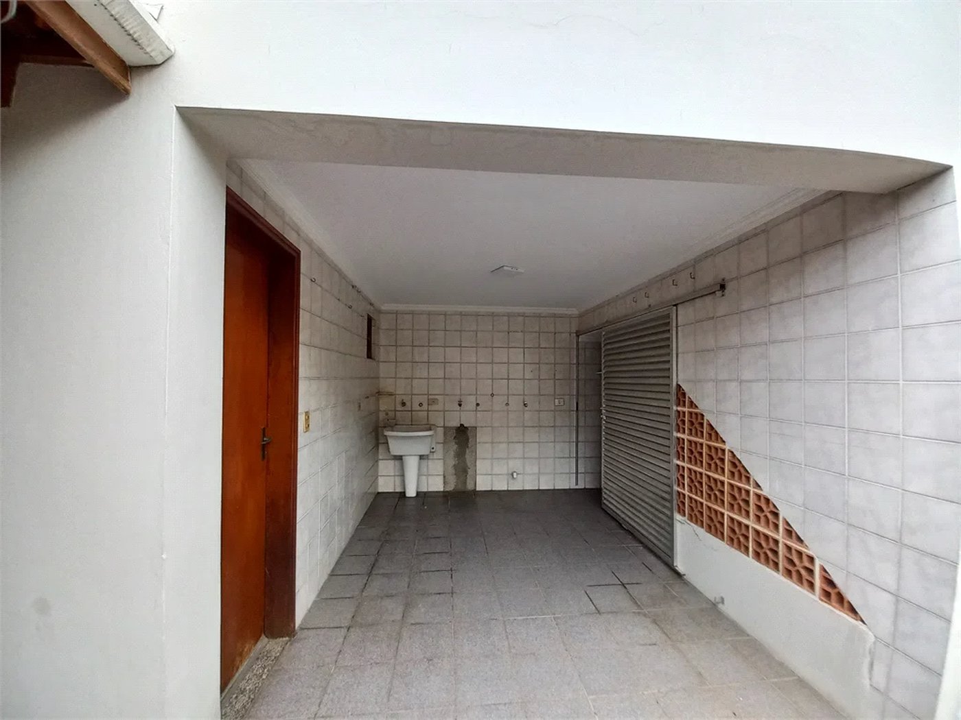 Sobrado à venda com 4 quartos, sendo 3 suítes,  em Cidade São Francisco, São Paulo, SP
