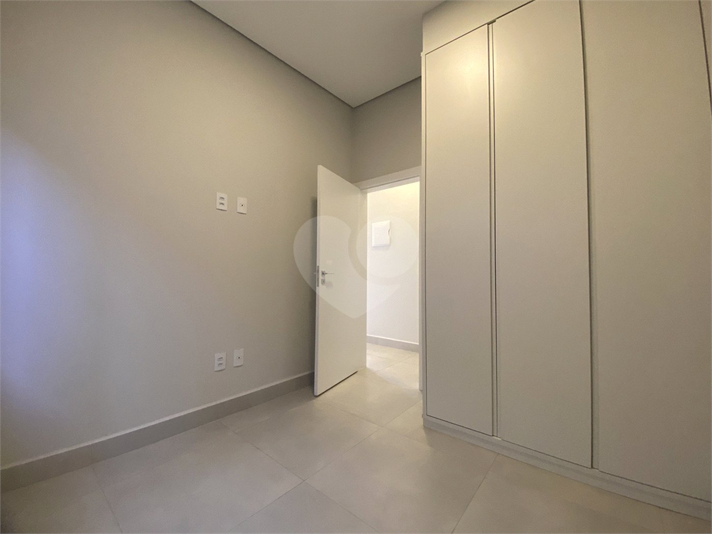 Casa à venda com 3 quartos, sendo 1 suíte, no condomínio Reserva Central Parque, Salto - SP